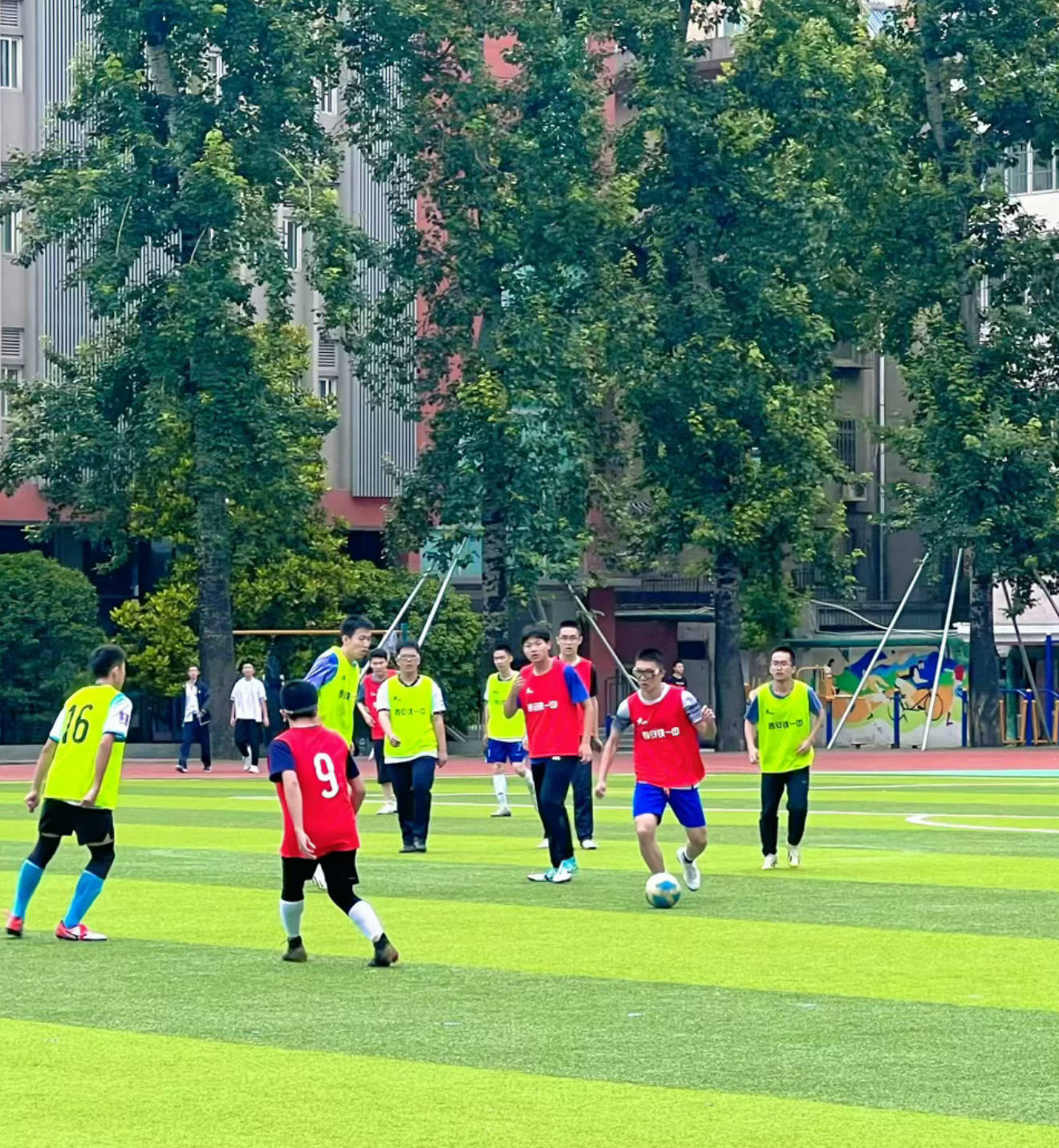 追光 | 請國手帶訓練，選社團挑花眼……中學體育發(fā)展有妙招