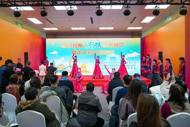 東勝借北京圖書(shū)訂貨會(huì)展城市文化魅力，三位本土作家分享創(chuàng)作故事