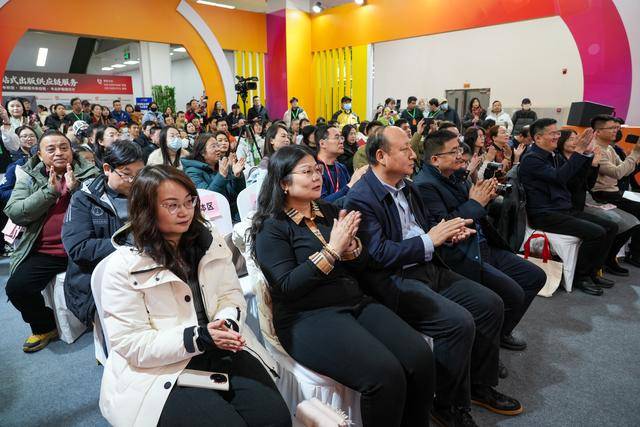 東勝借北京圖書(shū)訂貨會(huì)展城市文化魅力，三位本土作家分享創(chuàng)作故事